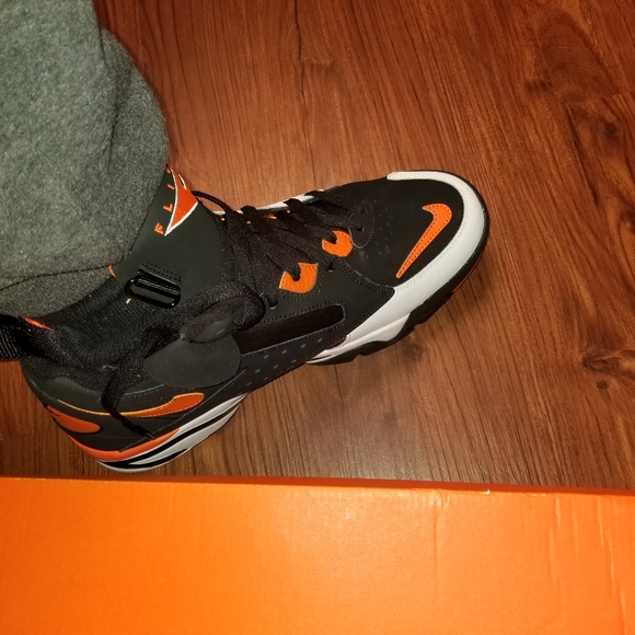 Sold - Picture 6 of 8